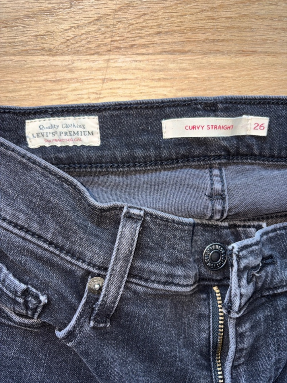 Levi's Women's Ankle Crop Jeans in Black Wash - Picture 2 of 5